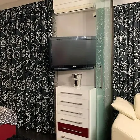 Lovely Katerina With Free Parking Apartment *